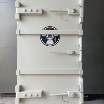 Dveře do protiatomového krytu