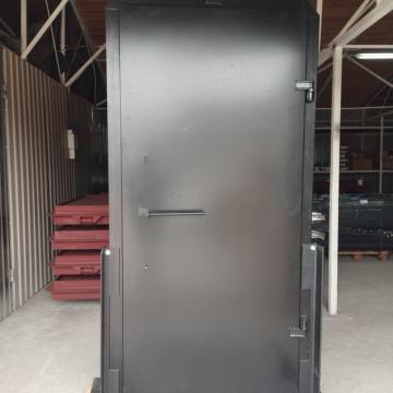 Dveře do protiatomového krytu