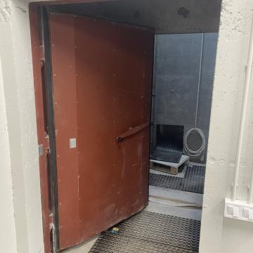 Dveře do protiatomového krytu