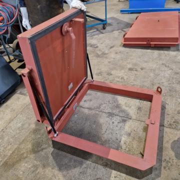 Dveře do protiatomového krytu