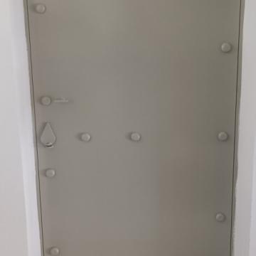 Dveře do protiatomového krytu