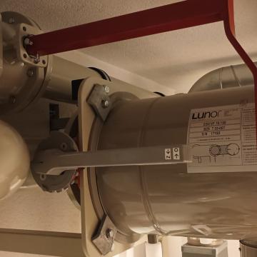 Páka uzavíracího ventilu pro přívod vzduchu do prachového filtru