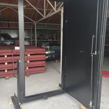 Dveře do protiatomového krytu